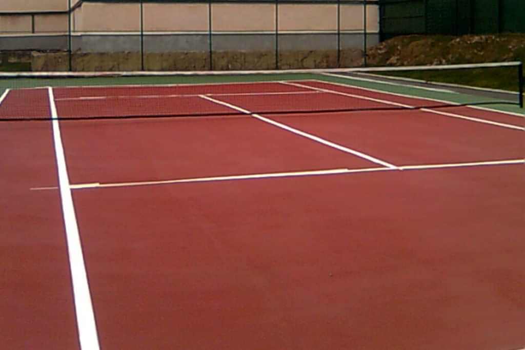 romanya akrilik zemin tenis kortu