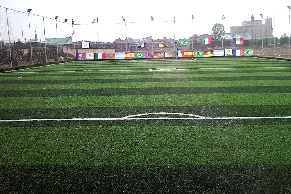 suriye saidda zainab mini suni cim futbol sahasi